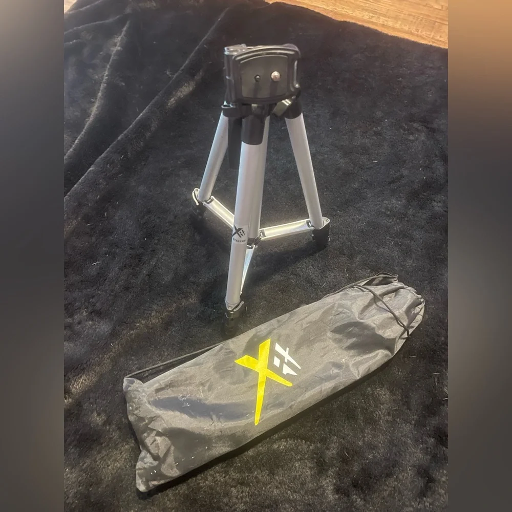 Camera tripod with carry bag NEW